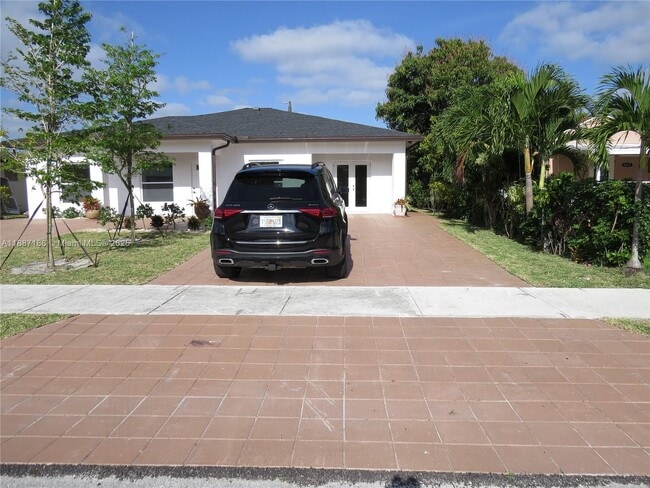 Building Photo - 1671 SW 44th Terrace