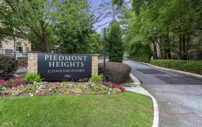 Foto del edificio - 505 Summit North Dr NE