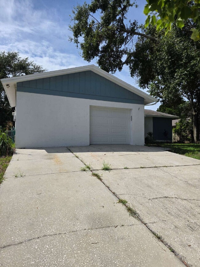 Foto del edificio - 3 bedroom home in Historic Tarpon Springs