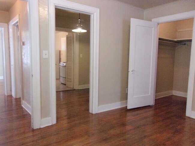 Foto del edificio - Remodeled 1 BED 1 BATH DUPLEX MIILER'S BLVD HISTORIC DISTRICT