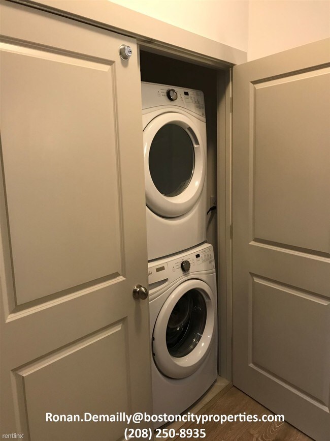 Foto del edificio - 1 br, 1 bath  - 151 steel place