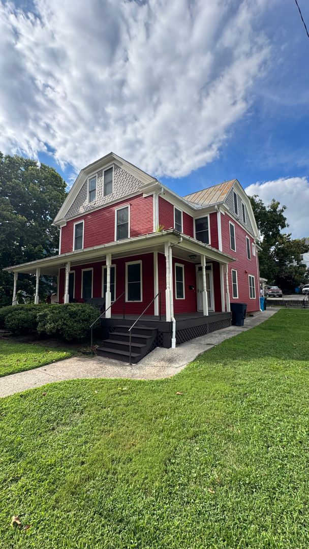 Foto del edificio - 911 Campbell Ave SW