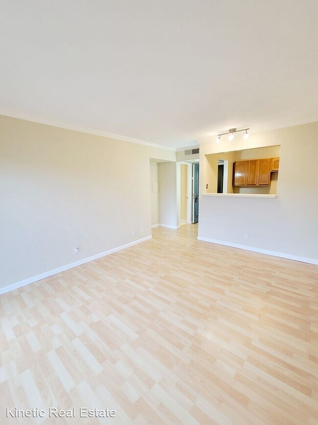 Building Photo - 1 br, 1 bath House - 440 N. Civic Dr. #406
