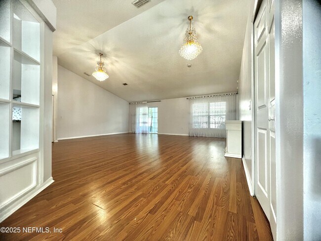 Foto del edificio - 11395 Aston Hall Dr