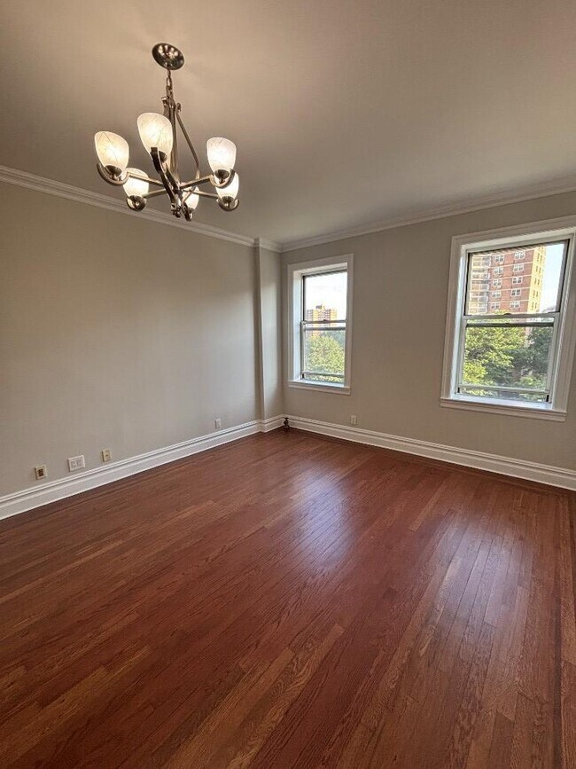 Foto del edificio - 1 bedroom in WOODSIDE NY 11377