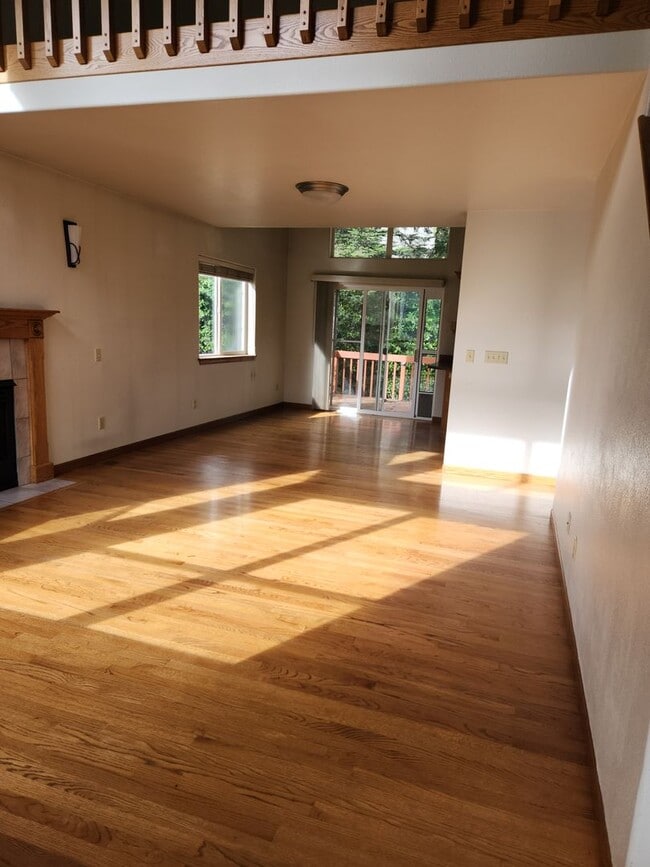 Building Photo - 3-bedroom 3 bath House