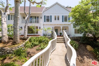 Building Photo - 2628 Mandeville Canyon Rd