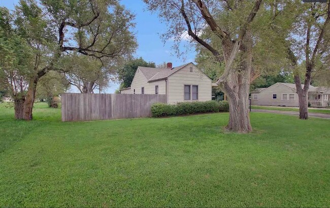 Building Photo - Beautiful Goddard Home with Oversized Garage