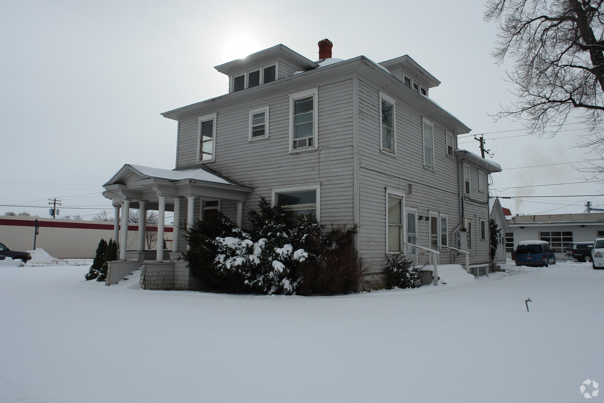 Building Photo - 405 N 2nd E