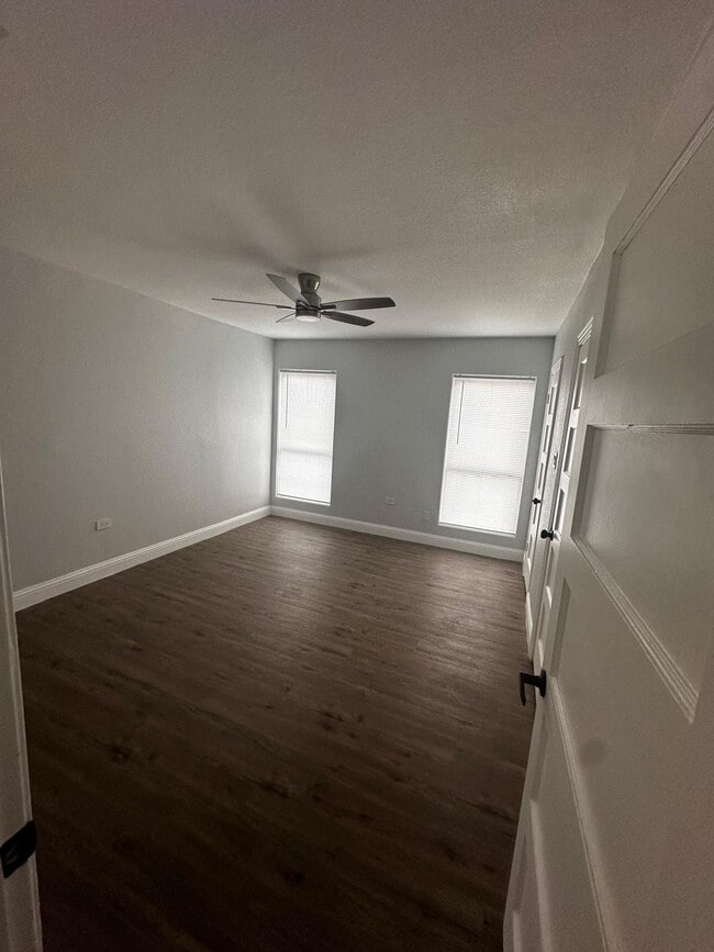 Foto del edificio - 2909 Alexander Ave