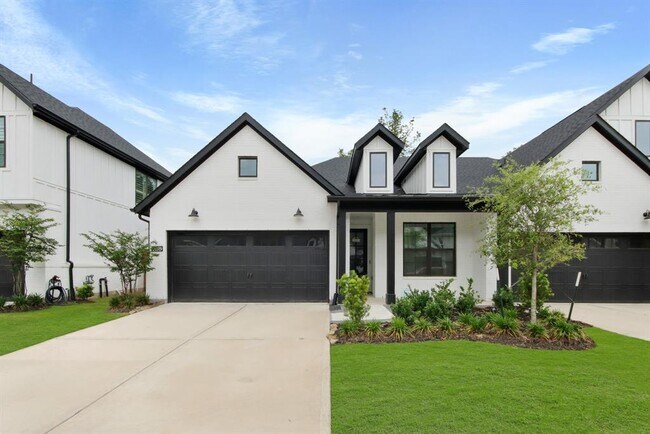 Building Photo - 21319 Sierra Point Ln
