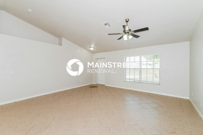 Foto del edificio - 4 Bedroom Pet-Friendly Home in Cape Coral, FL with Main Street Renewal