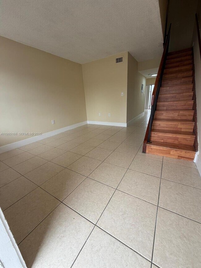 Foto del edificio - 2377 W 66th Pl