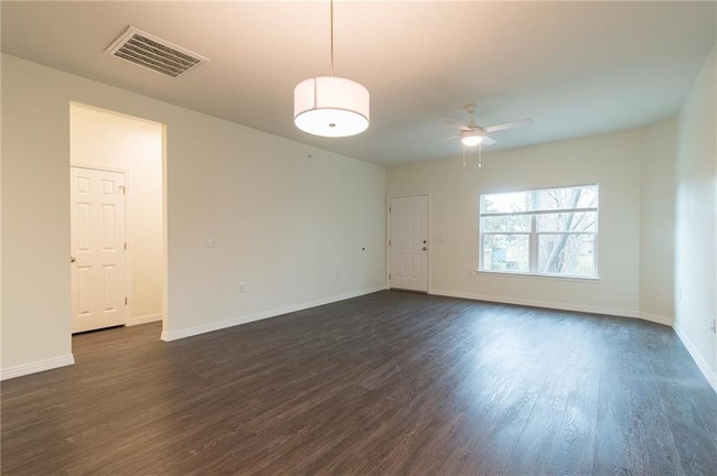 Foto del edificio - 2430 Highland Rd