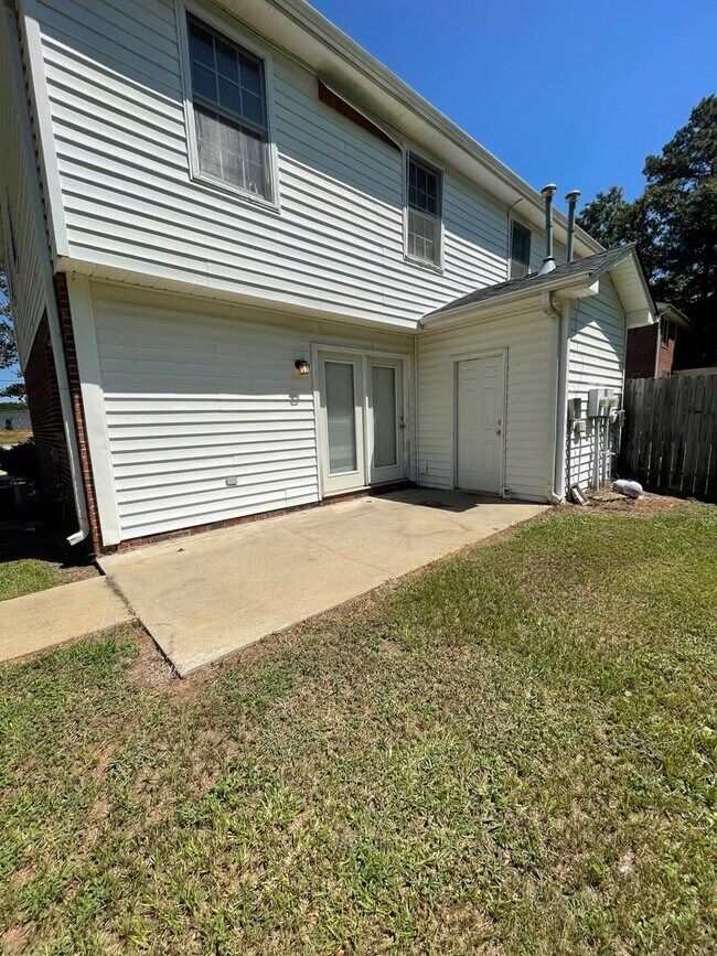 Foto del edificio - 3 Bedroom 2.5 Bath Townhome Located in Fountain Inn!!! Just minutes from the Downtown Area!