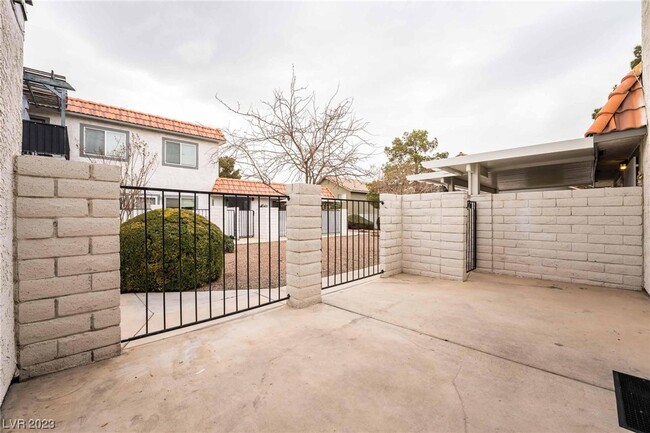 Foto del edificio - 1133 Willow Tree Dr