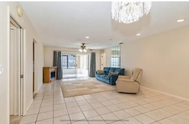 Foto del edificio - 1346 Broadwater Dr