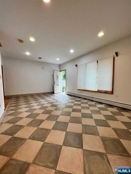 Building Photo - 367 Morse Ave