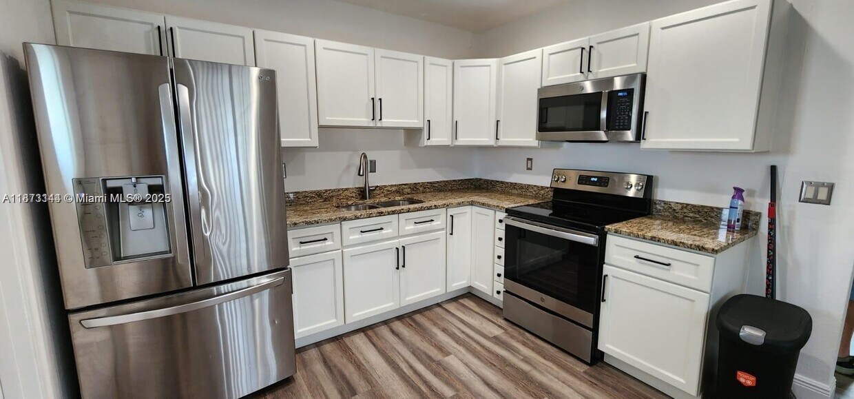 Foto principal - 5641 Grant St