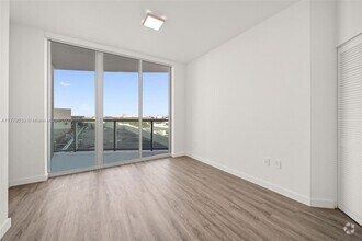 Building Photo - 1500 Bay Rd