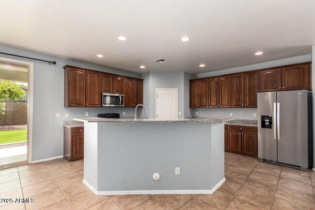 Foto del edificio - 42511 W Cheyenne Dr