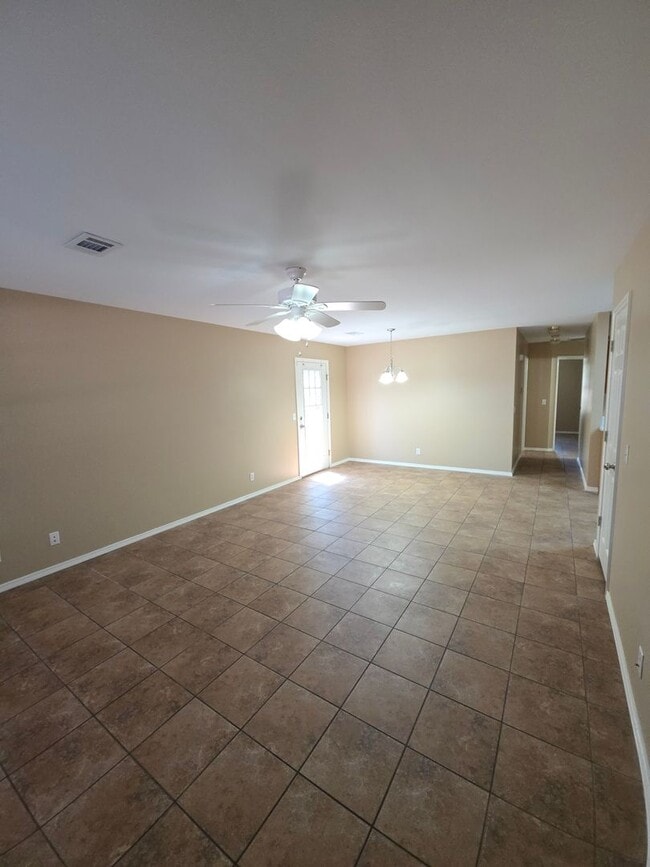 Building Photo - 1402 S Detroit Ave