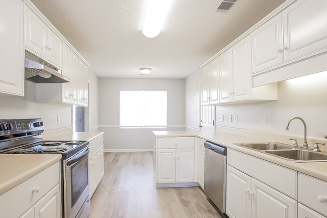 Building Photo - Modern 3 Bedroom Oasis