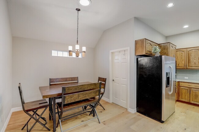 Building Photo - 154 Roseheart