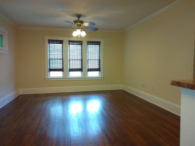 Foto del edificio - Great Downtown Apartment