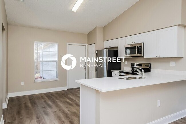 Building Photo - 3 Bedroom Pet-Friendly Home in SPRING HILL, FL with Main Street Renewal