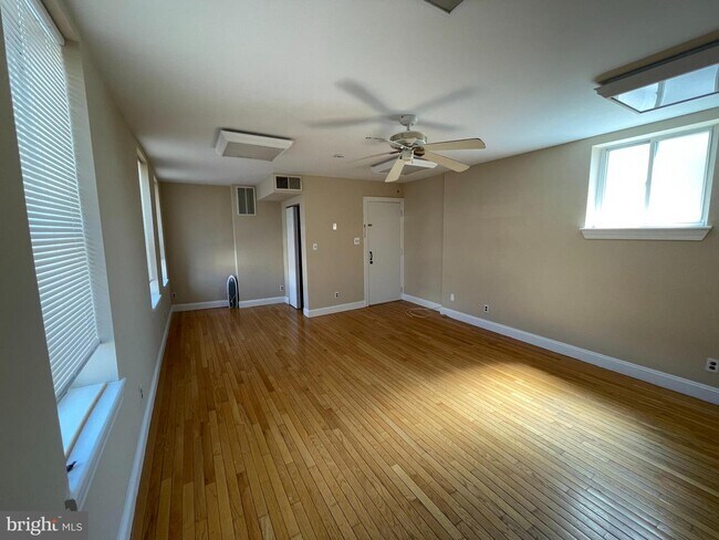 Foto del edificio - 900 S Ellwood Ave