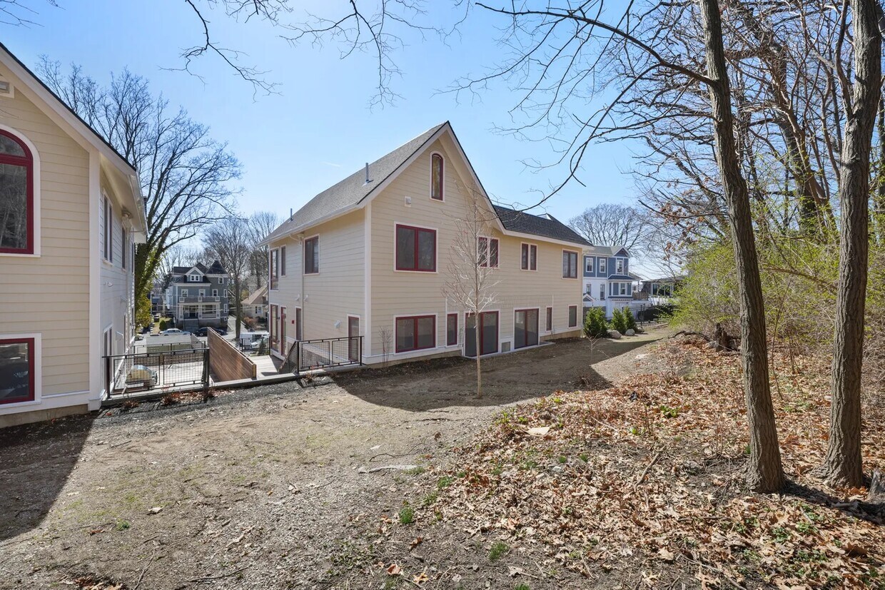 Primary Photo - 147 Grampian Way