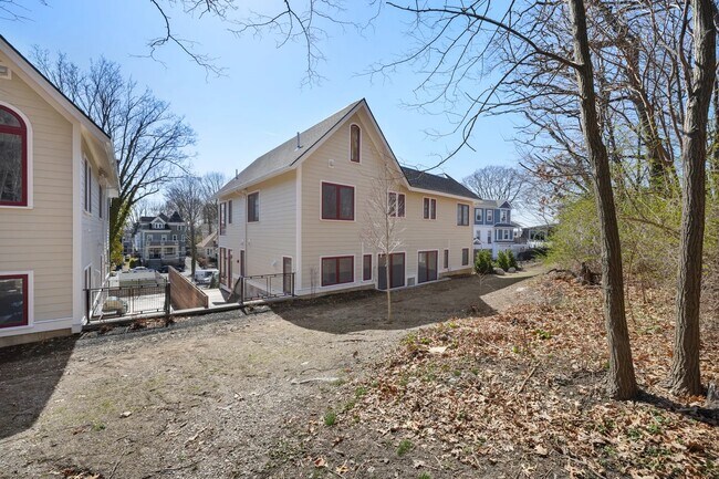 Building Photo - 147 Grampian Way