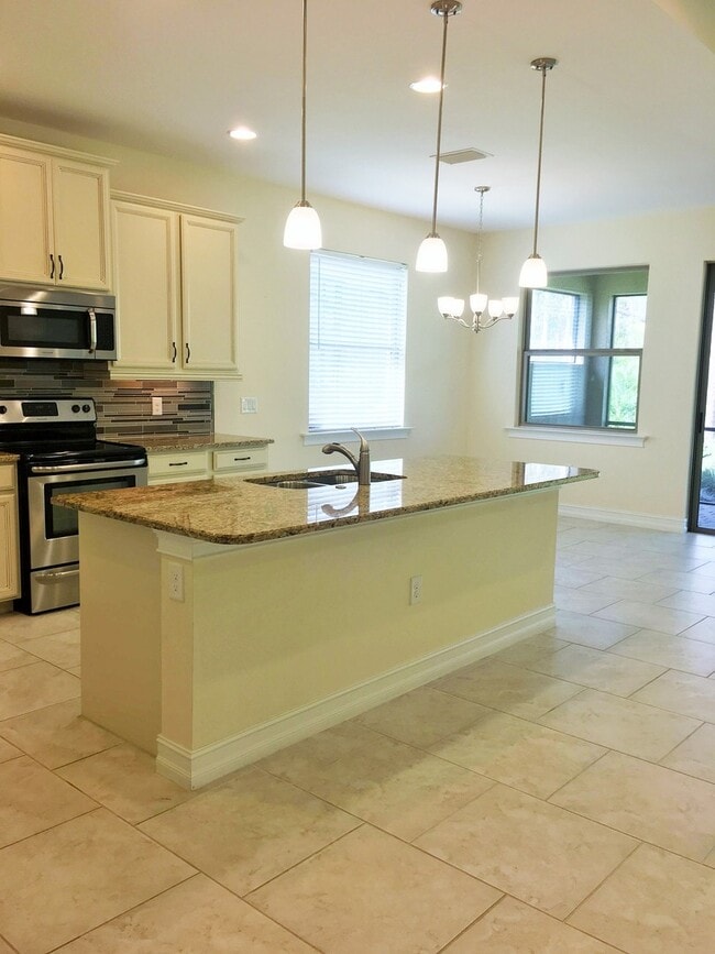 Building Photo - ** 3+Den Home in Barrington Cove ~ Small D...