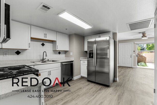 Foto del edificio - ~1 Month FREE~ Charming and Bright Two Bed...
