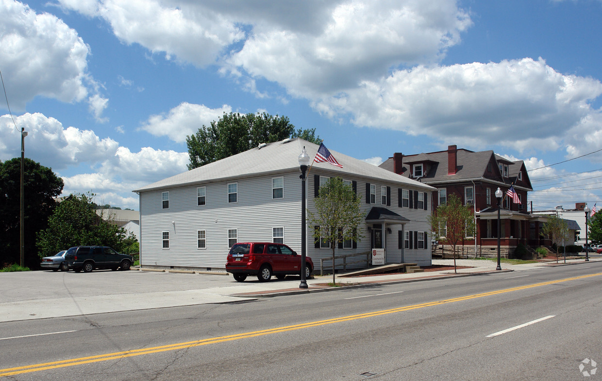 Building Photo - 528 5th St