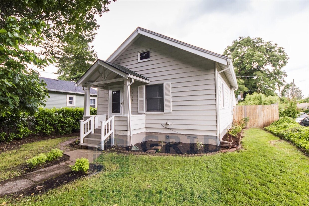 Primary Photo - Charming Two Bedroom, One Bathroom Located...