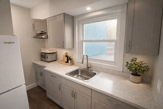 Building Photo - 246 Wharncliffe Rd S