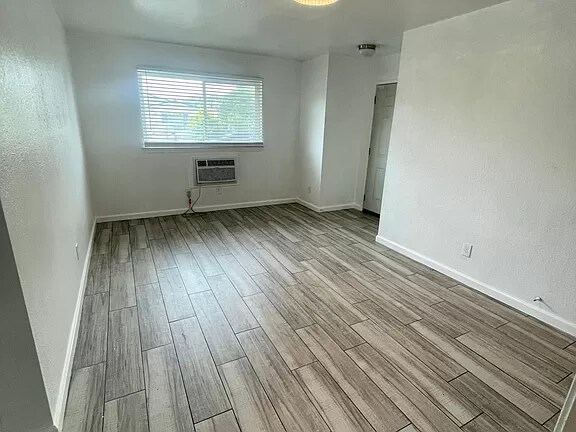 Foto del edificio - 6091 Wilkinson Street