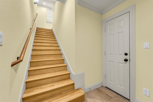 Foto del edificio - 2203 N Carroll Ave