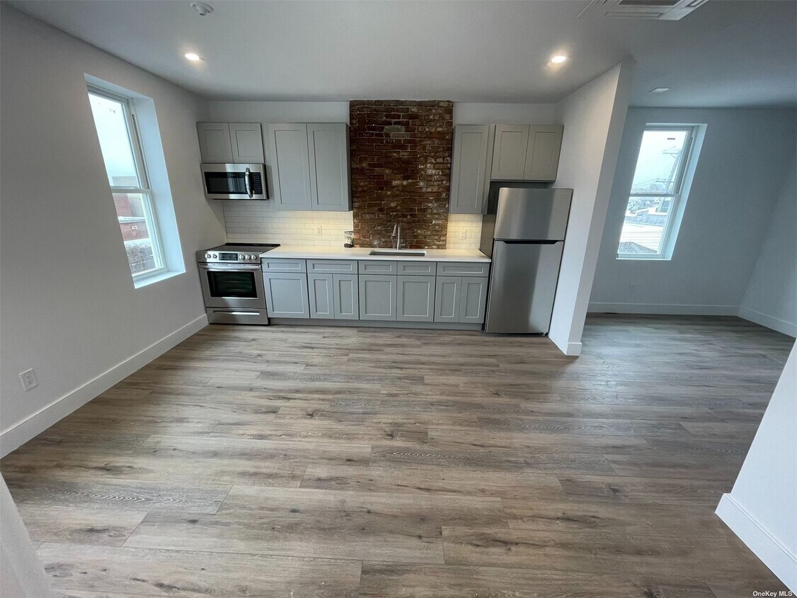 Foto principal - 112-16 Rockaway Beach Blvd
