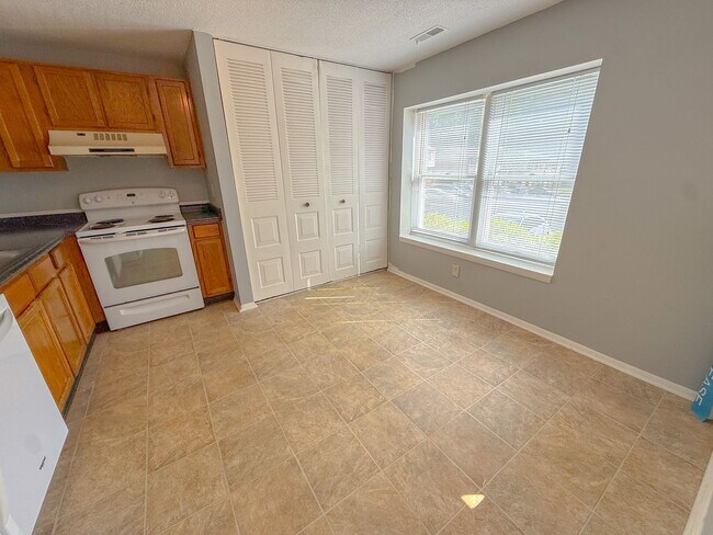 Foto del edificio - 7718 Kelley Ct
