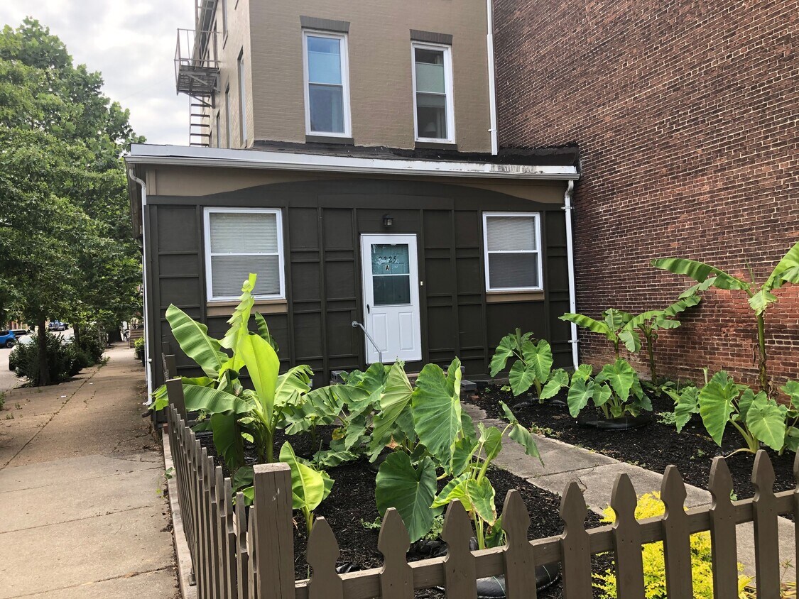 Primary Photo - 2325 Maryland Ave