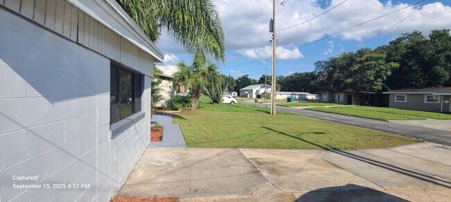 Building Photo - 2027 Bentley St