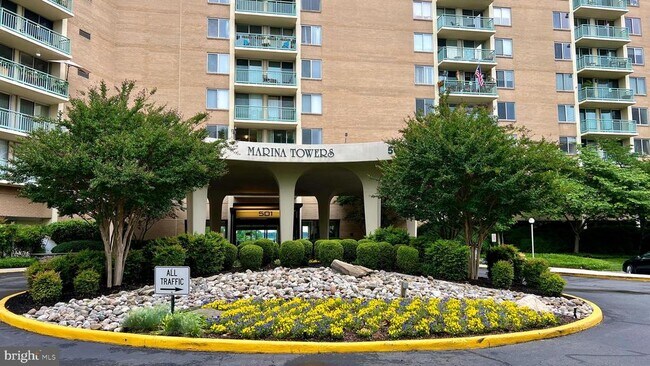 Foto del edificio - 501 Slaters Ln