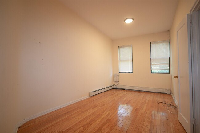 Building Photo - 327 2nd St