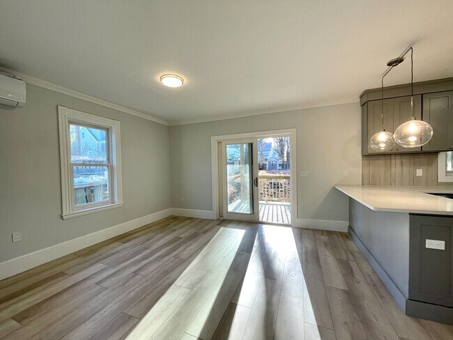 Building Photo - 847 Metropolitan Ave