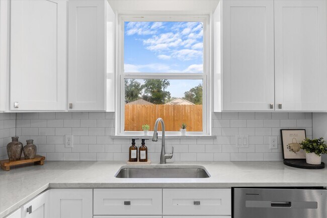 Building Photo - 7904 Sealey St