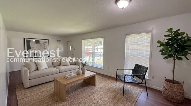 Foto del edificio - 3409 Clearbrook St