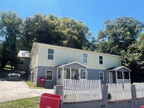 Building Photo - 2204 Roosevelt Ave